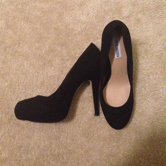 Black Steve Madden pumps