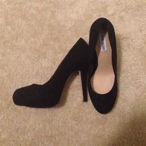 Black Steve Madden pumps