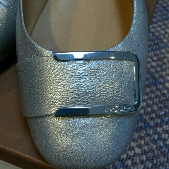 Authentic Coach Metal Pearl Leather Flats - Picture 2 of 4