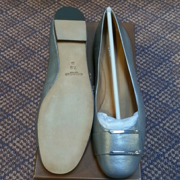 Authentic Coach Metal Pearl Leather Flats - Picture 3 of 4