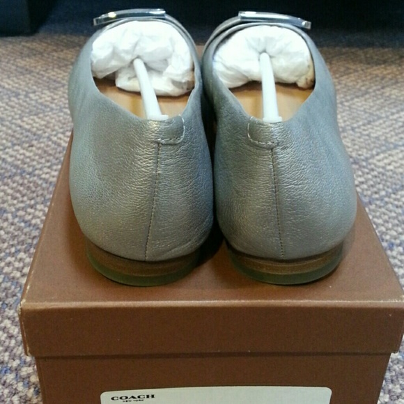 Authentic Coach Metal Pearl Leather Flats - Picture 4 of 4