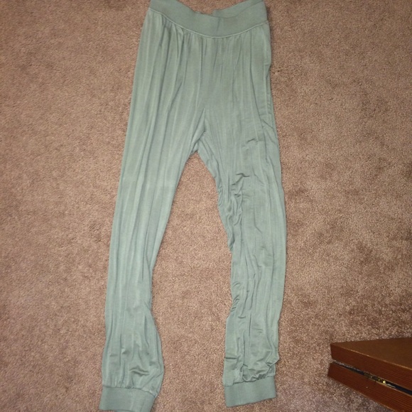Hollister drapey pants size medium