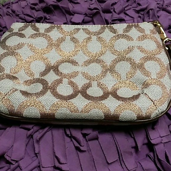 Gorgeous rose gold color Coach wristlet - Picture 3 of 4