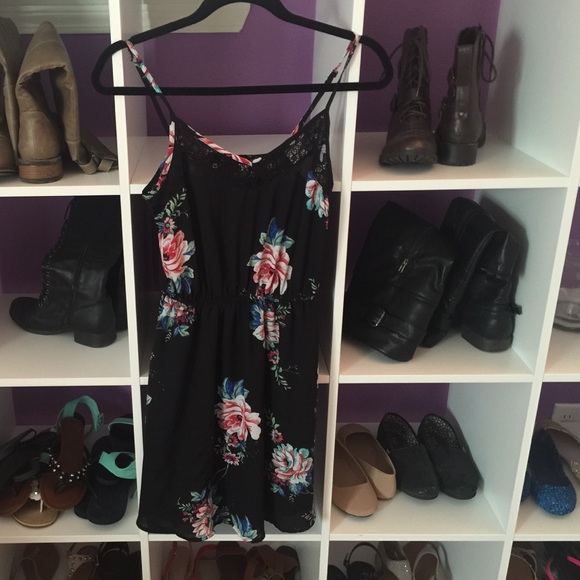 Forever 21 Dresses & Skirts - Forever 21 Floral Dress