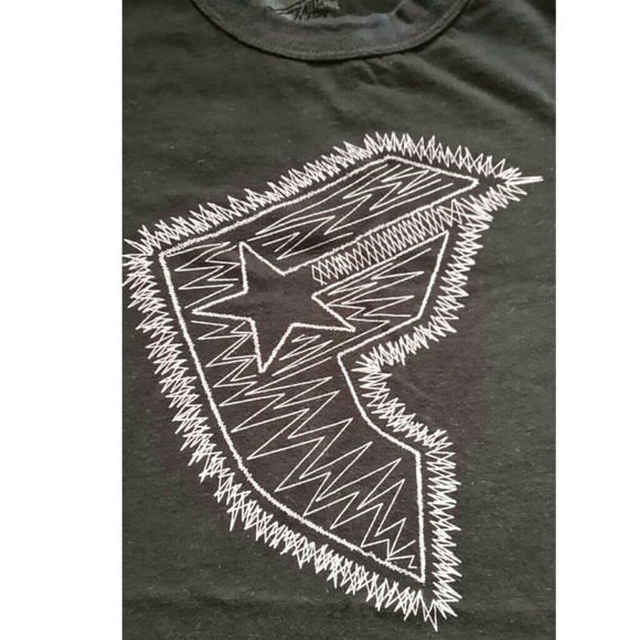 Famous Tee - Picture 4 of 4