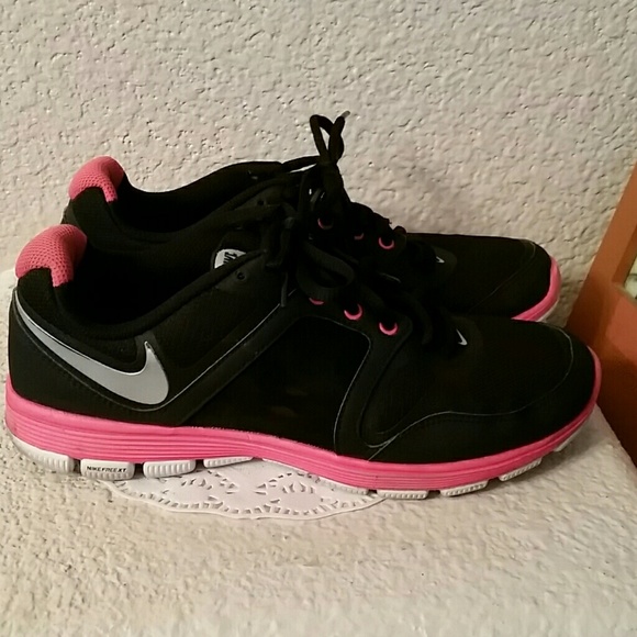 Nike Free XT Motion Fit black/coral tennis shoes - Picture 2 of 4