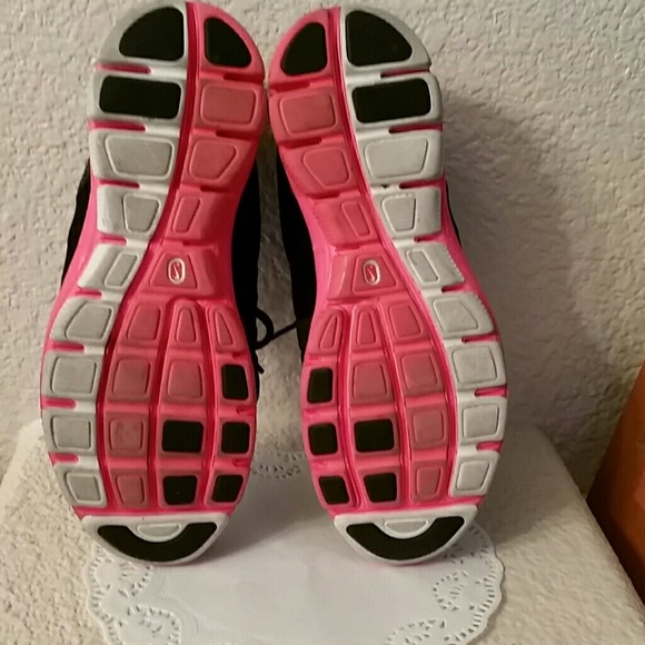 Nike Free XT Motion Fit black/coral tennis shoes - Picture 3 of 4