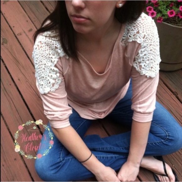•Simple "pretty in pink" top• - Picture 2 of 3