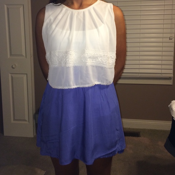 Color lace dress, swoop neck,sleeveless size Small