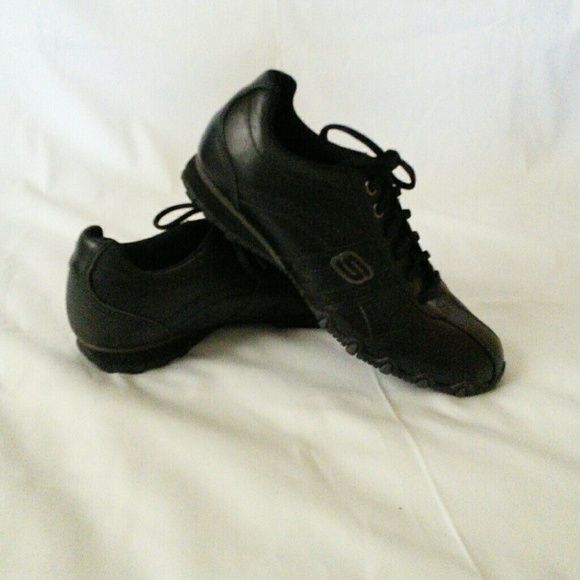 *JUST REDUCED*SKECHERS BLACK SNEAKERS