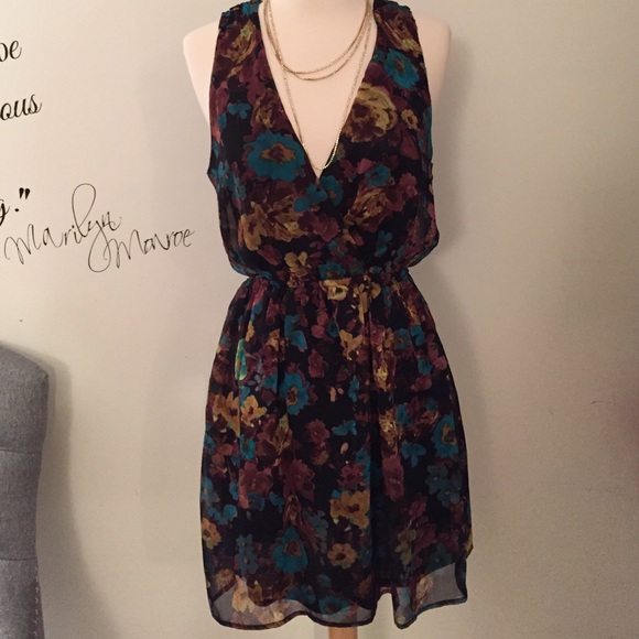 Forever 21 Dresses - Floral flirty and cute dress! ๐ Summertime Fine๐ Forever 21 Dresses - Floral flirty and cute dress! ๐ Summertime Fine๐