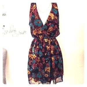 Forever 21 Dresses - Floral flirty and cute dress! ๐ Summertime Fine๐ Forever 21 Dresses - Floral flirty and cute dress! ๐ Summertime Fine๐