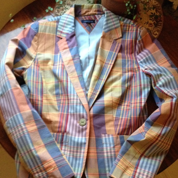Tommy Hilfiger plaid one button blazer.