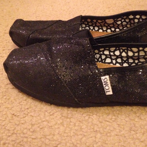 Black glittery toms