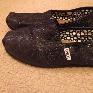 Black glittery toms