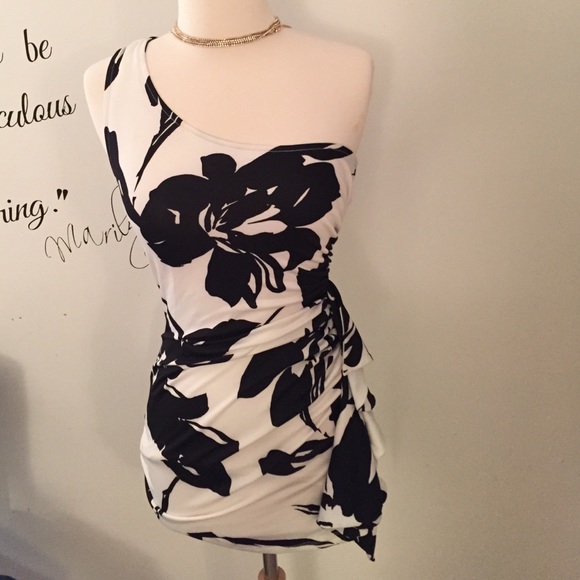 Forever 21 Dresses & Skirts - One shoulder black and white floral mini dress💥 Forever 21 Dresses & Skirts - One shoulder black and white floral mini dress💥