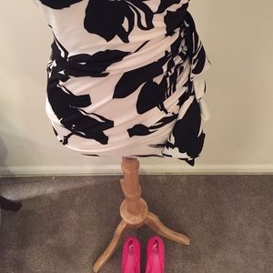 Forever 21 Dresses - One shoulder black and white floral mini dress💥 Forever 21 Dresses - One shoulder black and white floral mini dress💥