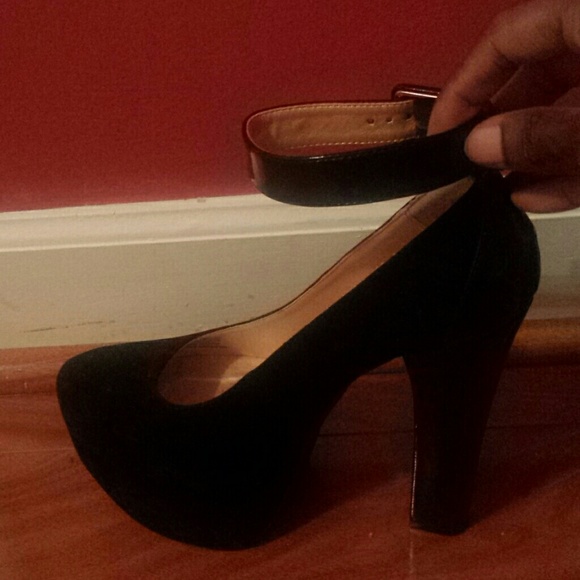 High Heels - Picture 3 of 3