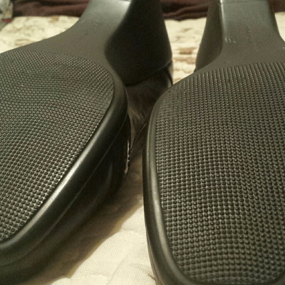 *SOLD*Easyspirt Low Brown Heels (NWOT) - Picture 2 of 4