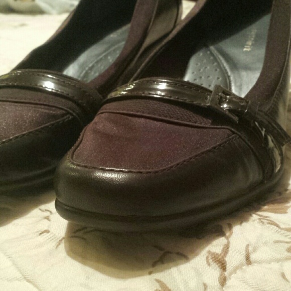 *SOLD*Easyspirt Low Brown Heels (NWOT) - Picture 3 of 4
