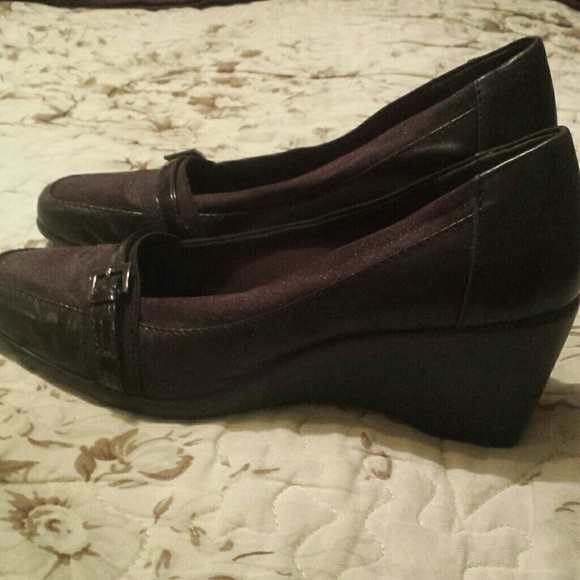 *SOLD*Easyspirt Low Brown Heels (NWOT) - Picture 4 of 4