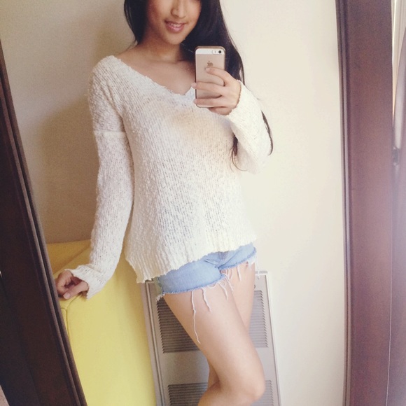 💌SOLD💌 Brandy Melville Carmen Knit - Picture 4 of 4