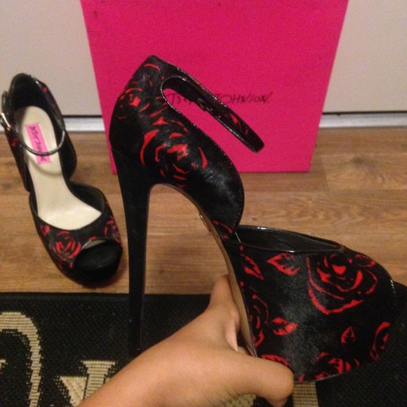 Betsey Johnson Leanah Platform pumps - Picture 2 of 4