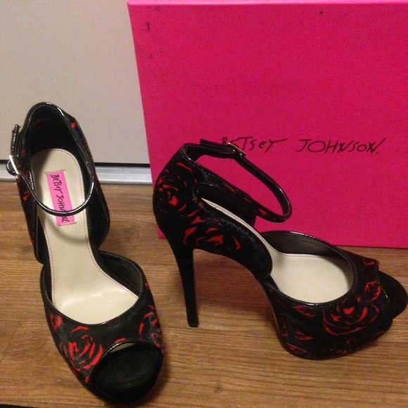 Betsey Johnson Leanah Platform pumps - Picture 3 of 4