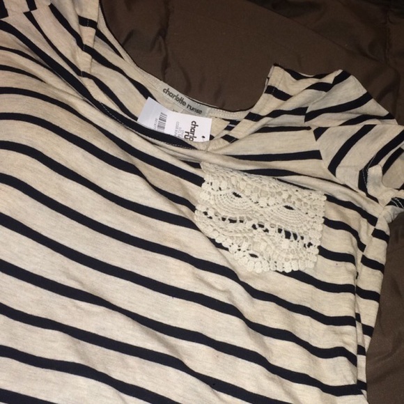 Strip crop top with floral pocket