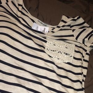 Strip crop top with floral pocket