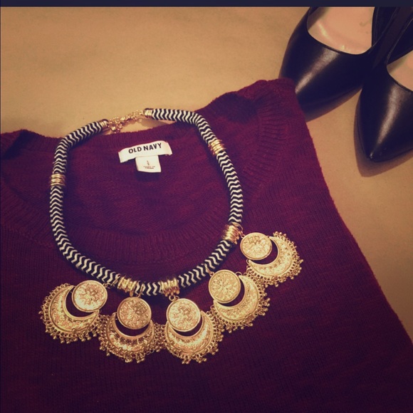 ✖️Sold✖️NWT ALDO Gold/Rope Statement Necklace