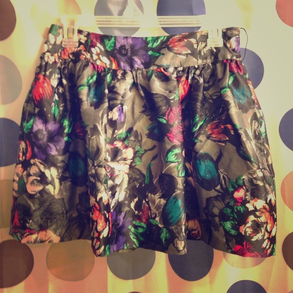 Pretty floral skirt!