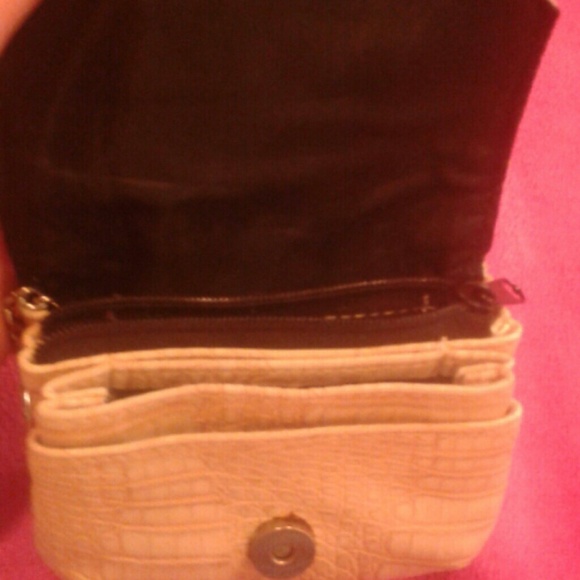 Guess wallet - Picture 2 of 4