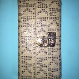 Michael kors wallet
