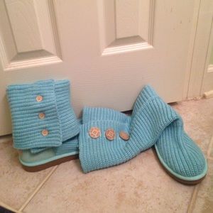 Cardy Knit Aqua Blue UGGs- Authentic
Size: 8