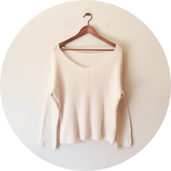 💌SOLD💌 Brandy Melville Juliet Sweater - Picture 2 of 4
