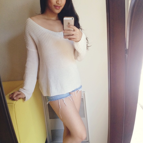 💌SOLD💌 Brandy Melville Juliet Sweater - Picture 4 of 4