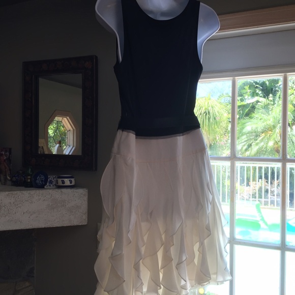 BCBG GENERATION MAXAZRIA GARDENIA BLK WHITE DRESS - Picture 4 of 4