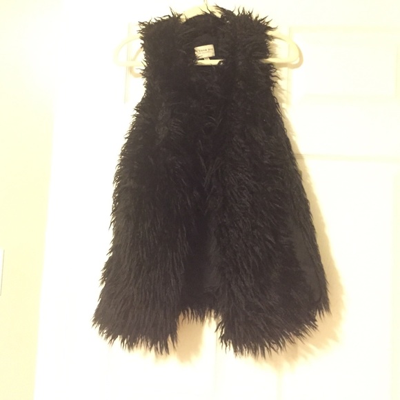 Fur Vest with Pockets from Forever 21 color Black - Picture 1 of 3