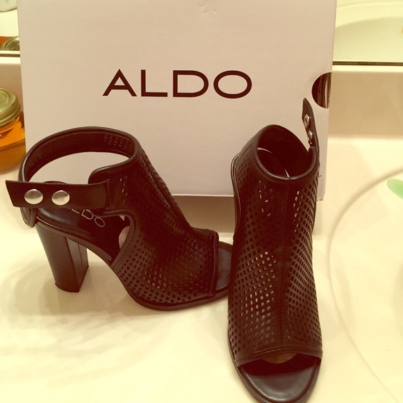 Aldo black leather heels