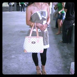 Strapless cute dres.