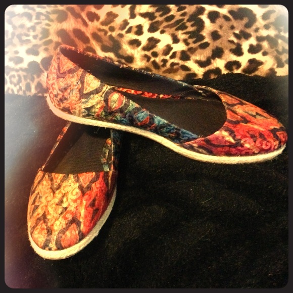 Elizabeth and James Multicolour Flats 🌈💕