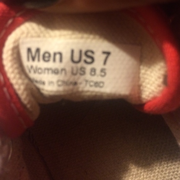 Red vans - Picture 2 of 2