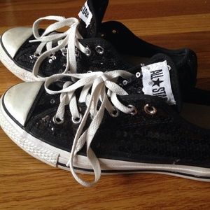 converse- black sequins
