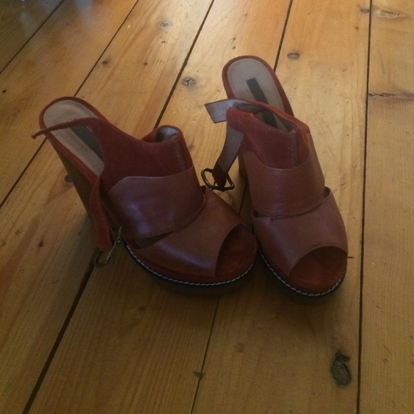Platform wedge