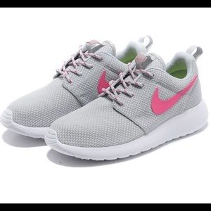 Nike Roshe Runs Gray with Pink swoosh size 7.5