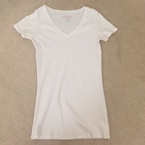 Lilly Pulitzer white V-neck t shirt