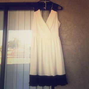 Forever 21 Pleated Double V Neck Dress size S