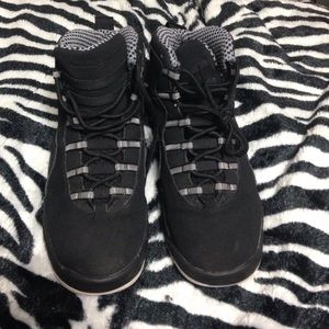 Black and gray retro 10's