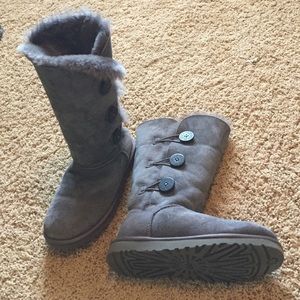 Bailey button triplet UGG boots, grey
